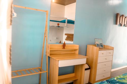 1 double bed, 1 twin bed