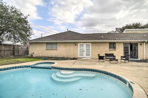 Spacious Houston Vacation Rental with Pool! in Houston, USA