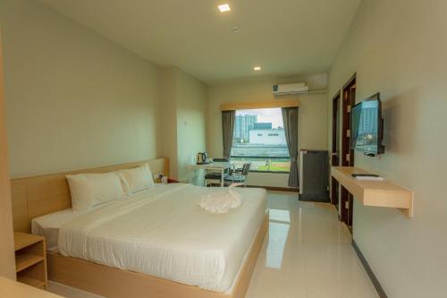 AT Apartment thumbnail 3