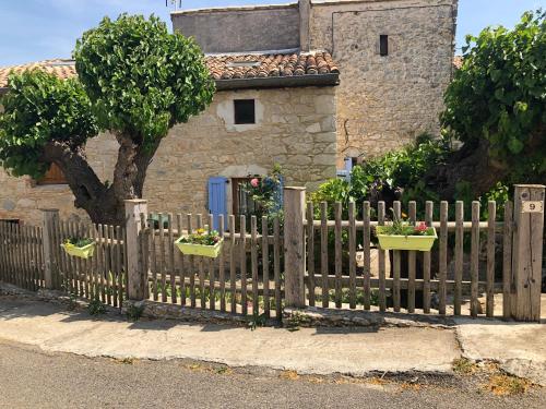 La petite maison en pierres