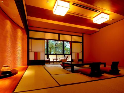 Superior Japanese-Style Room