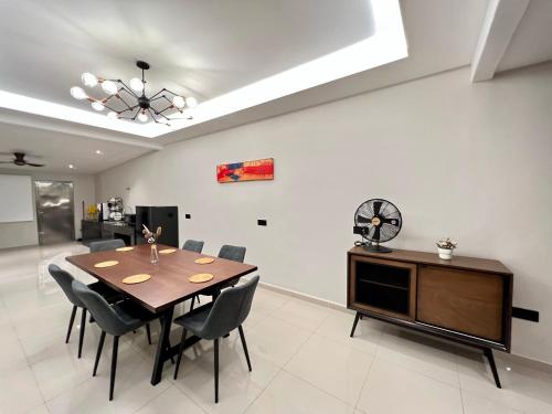 Mujito2 9PAX NearTC, DinosaurLand, PoolTable, PS4 Mujito2 9PAX NearTC, DinosaurLand, PoolTable, PS4