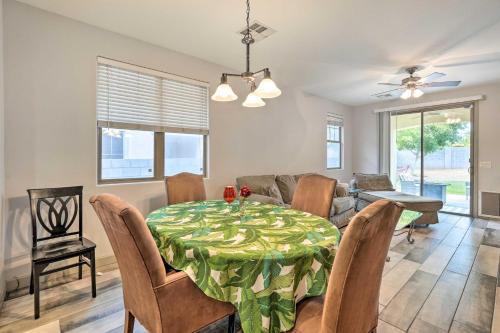 Fire Table, Grill Surprise Cottage with Pool Access, Surprise (zdjęcie 6)