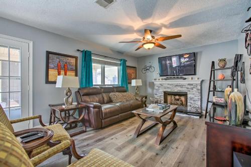 Houston Home with Private Outdoor Pool! in 클리어 레이크