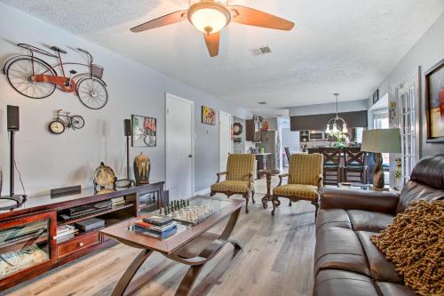 Houston Home with Private Outdoor Pool! in 클리어 레이크