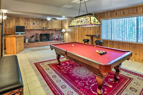 Cozy Cabin with Game Room about 17 Mi to Skiing! in Lake Arrowhead, USA