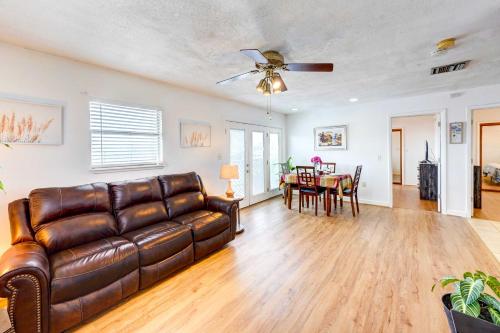 Corpus Christi Extended Stay - 7 Mi to Beach! in Corpus Christi, USA