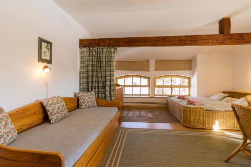 1 king bed, 1 twin bed