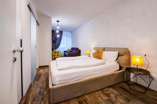 1 queen bed, 1 sofa bed