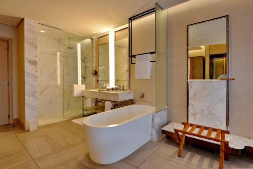 Executive Suite image 6