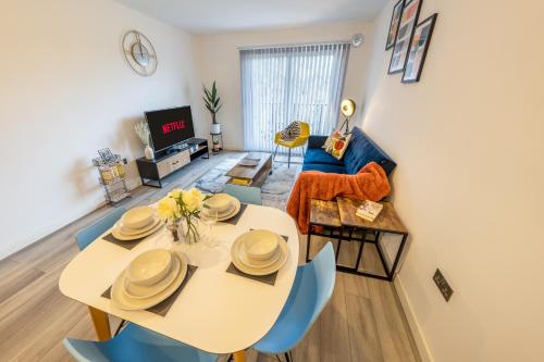 Ashview 2 - Heathrow - Thorpe Park - Free Parking - Tap to explore photos