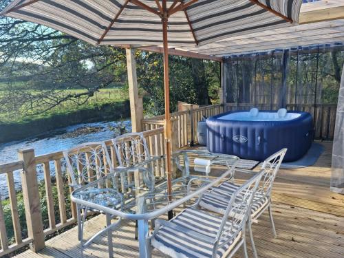 Riverside Cabin at Pen-Y-Bont Mill - Hotel - Oswestry