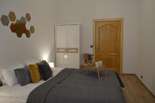 Spacious City Center Family 2 bedrooms apartment, Riga (Foto 8)