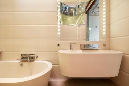 Grand Suite image 4