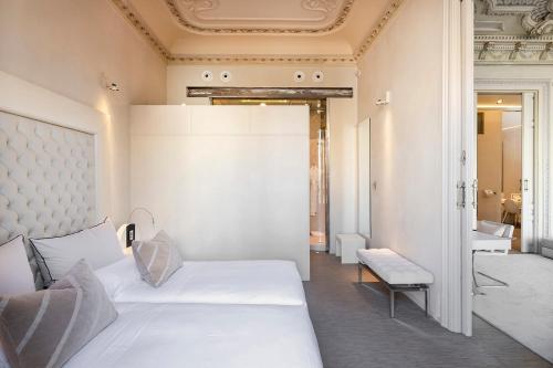 Grand Suite image 6