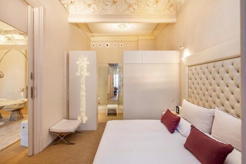 El Palauet Barcelona - image 8