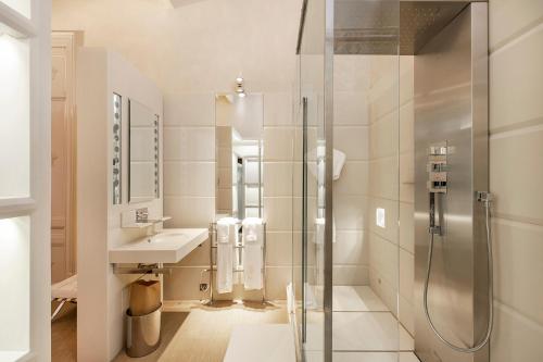 Royal Suite image 8