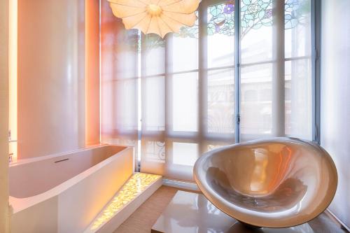Royal Suite image 9