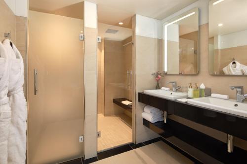 room detail thumbnail 2