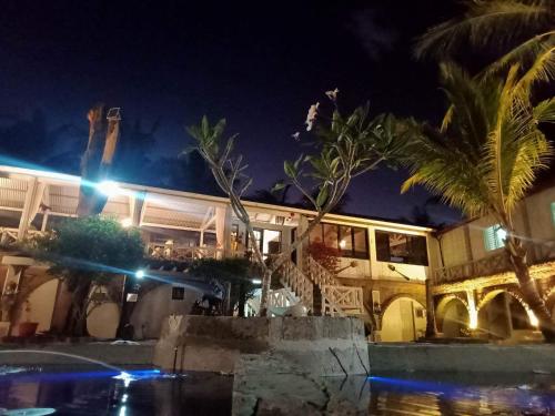 Sunbloom Beachfront Hotel and Restaurant in Candelaria (Zambales)
