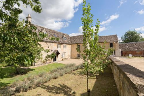 Almsbury Farmhouse