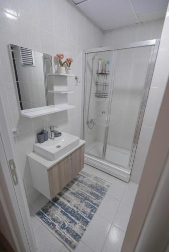 1-bedroom, nearby services&park, Wifi, parking-LR8