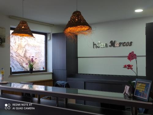 Hostal San Marcos - Hotel - San Martín de la Vega