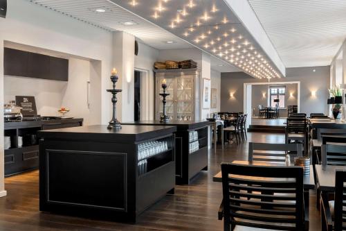 餐厅, Hotel Kronjylland in 兰德斯