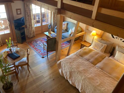5 twin beds