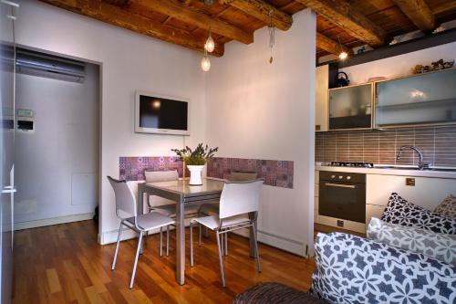 One-Bedroom Apartment image 3