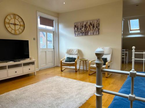 City Link - Mapperley Park Penthouse - Free parking,tram&bus,HSwifi,7ppl by KP