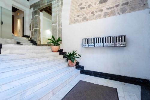 Apartamento con patio junto a la Catedral by Toledo AP - image 2