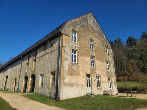 Family-friendly accommodation in the forges of Orval opposite the abbey - Location saisonnière - Abbaye Notre-Dame dʼOrval