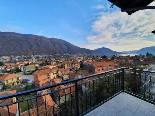 Cosy holiday home in Omegna with balcony