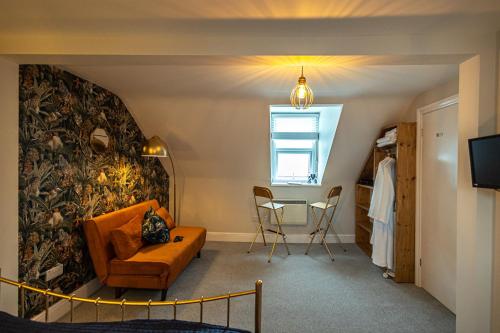 Channel View Guest House - image 8