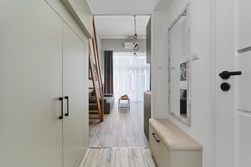 Vannituba, Airport Studio Zarembowicza by Noclegi Renters in Zerniki