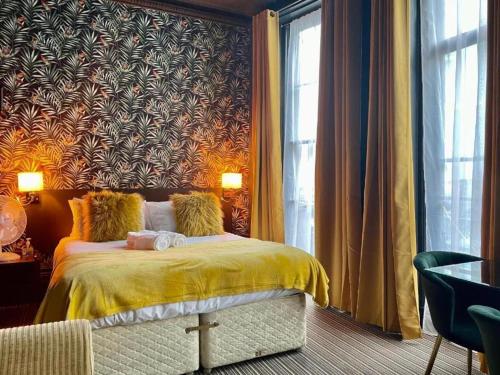 Brighton Hot Tub Apartments 5