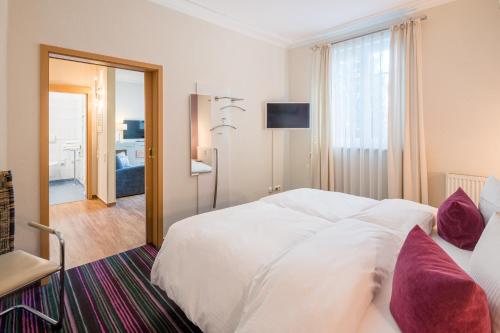 One-Bedroom Apartment with Balcony image 4