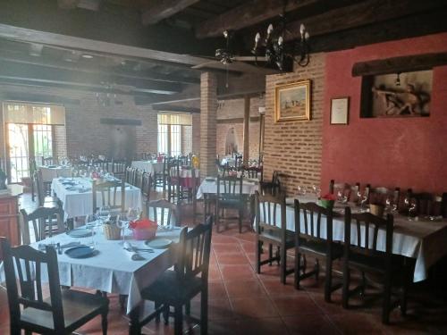 Restorāns, Hotel Restaurante Doña Elvira (Hotel Restaurante Dona Elvira) in Nava del Rey