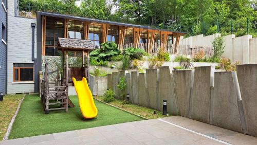 สนามเด็กเล่น, Hotel Diego de Almagro Castro in คาสโตร