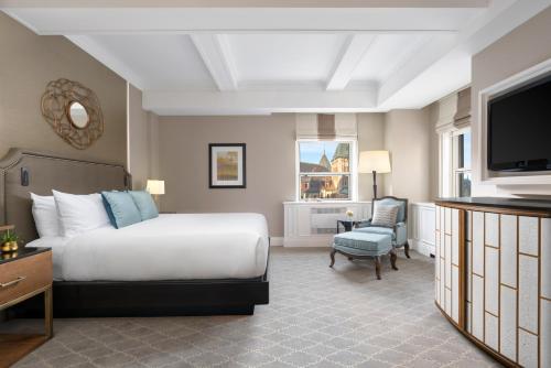 Fairmont Le Chateau Frontenac Room Type - Deluxe King Room with City View