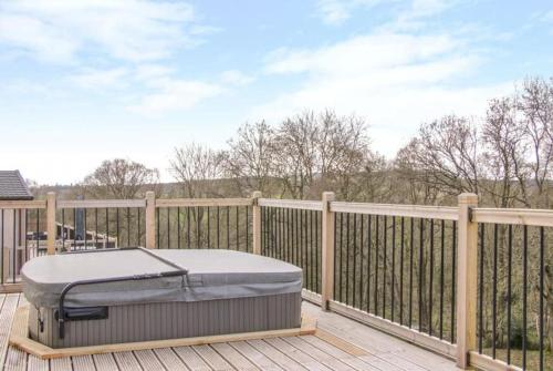 Fabulous detached lodge with hot tub two nights minimum stay in Billingsley