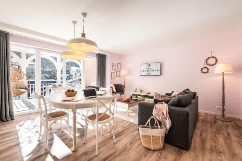 Apartment with Mountain View