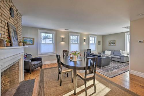 Bright Apartment - half Mi to Greenport Harbor! in Greenport, USA