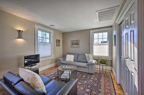 Bright 2nd-Floor Apt - half Mi to Greenport Harbor! - image 4