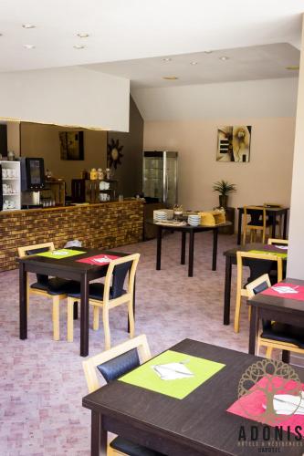 Adonis Gapotel - image 3