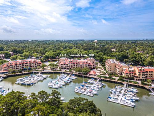 B&B Hilton Head - 7135 Harbourside II In the heart of dining and shopping Harbour View Sleeps 4 Shelter Cove - Bed and Breakfast Hilton Head