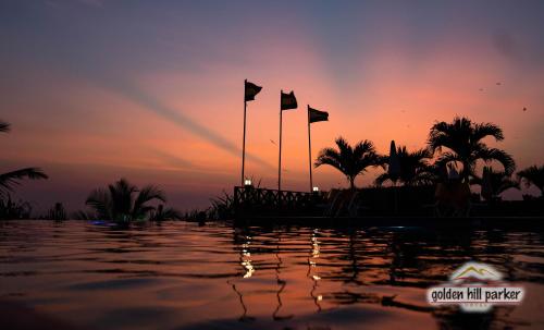 Swimmingpool, Golden Hill Parker Hotel in Elmina