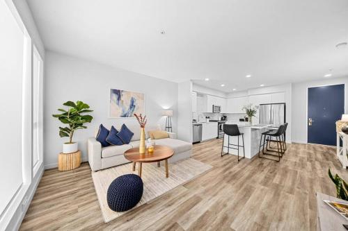 Exclusive property in the heart of marina del rey