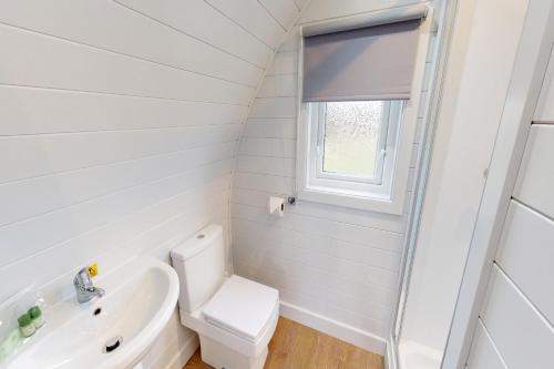 Pentire Coastal Holiday Park - image 8
